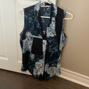 Multitone blue patterned sleeveless blouse